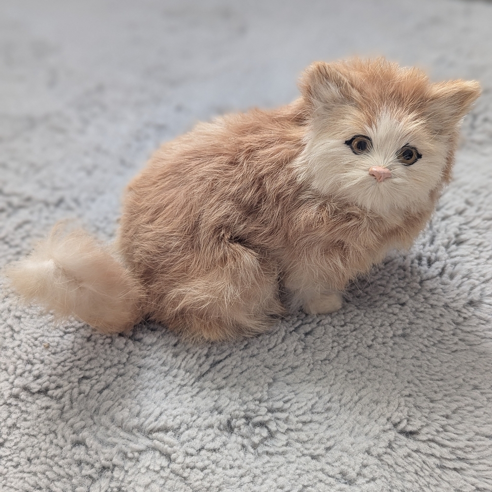 Vintage Cat Figurine – Realistic Fluffy Kitty Decor, Early 2000s Home Accent